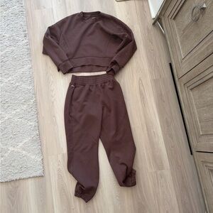 Abercrombie YPB Brown Cropped Sweatshirt and Jogger Set